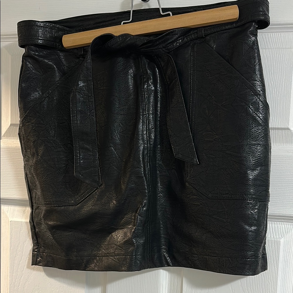 Elegant Black Faux Leather Mini Skirt